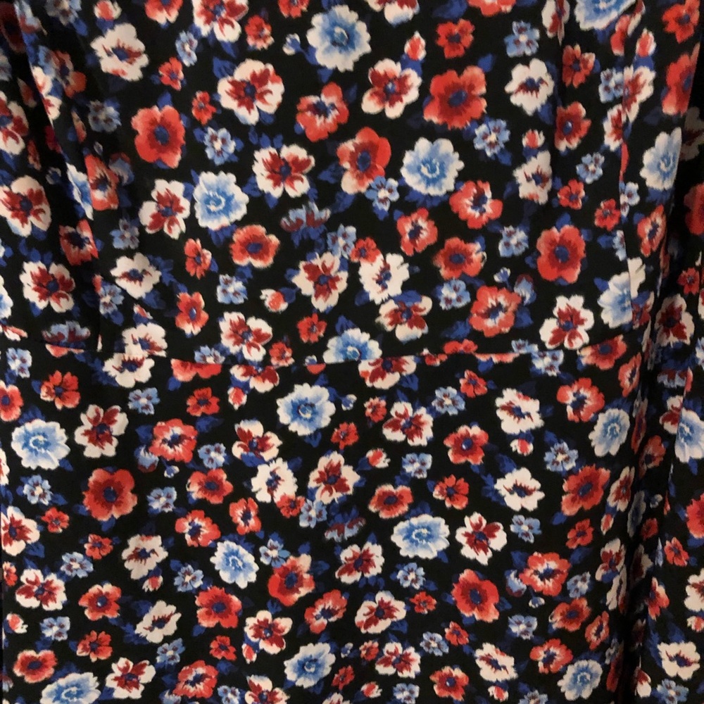 Forever 21 Sleeveless Floral Dress - Picture 2 of 4